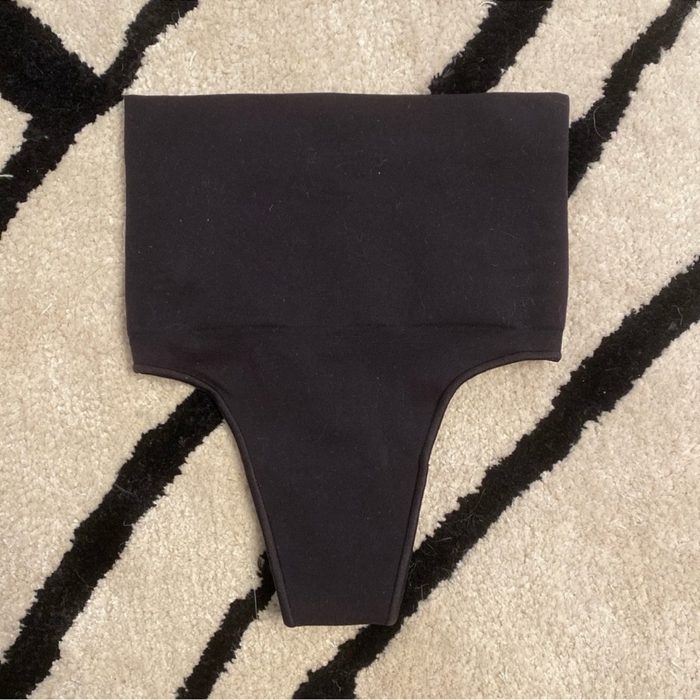 NWOT SKIMS Black High-Waisted Panties